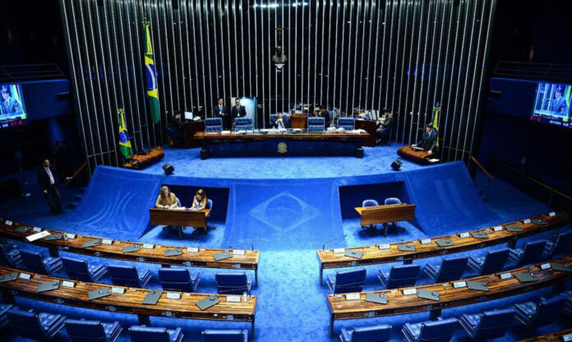 Senado aprova adiamento de eleição municipal para novembro, e proposta segue para a Câmara